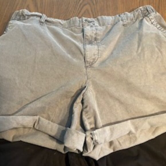 3 - Woman's Old Navy Shorts - Picture 3 of 5